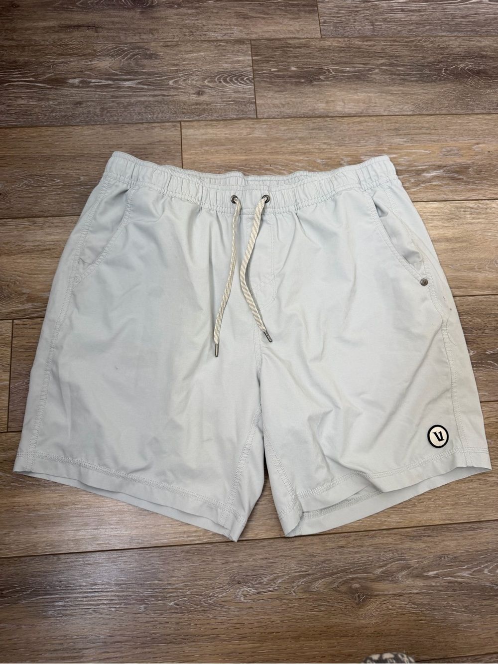 Vuori Kore Short in a sky grey color Sz XL